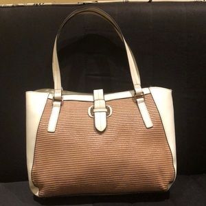 Tote bag with plenty of inside pockets.